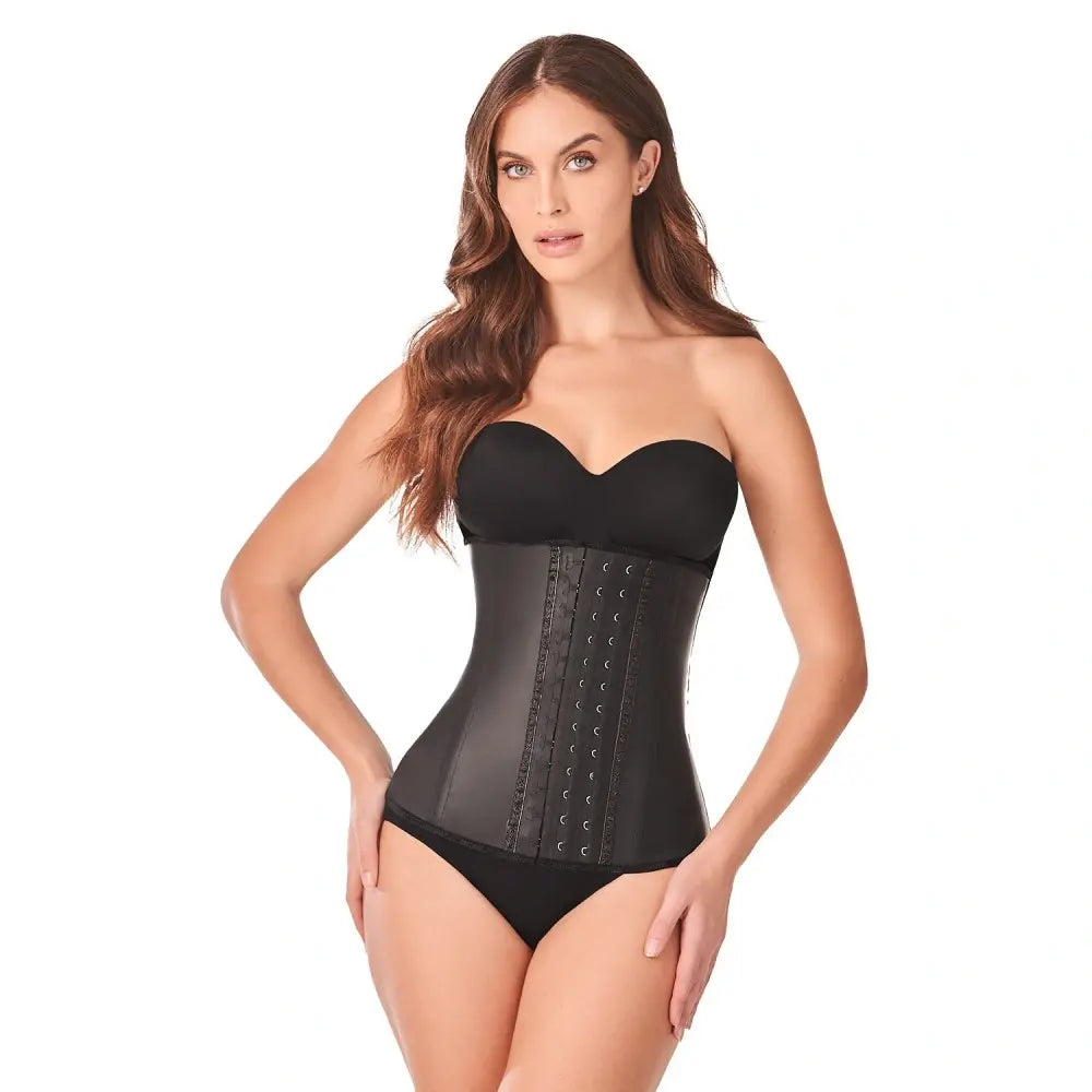 ann-chery-2021-black-front.webp